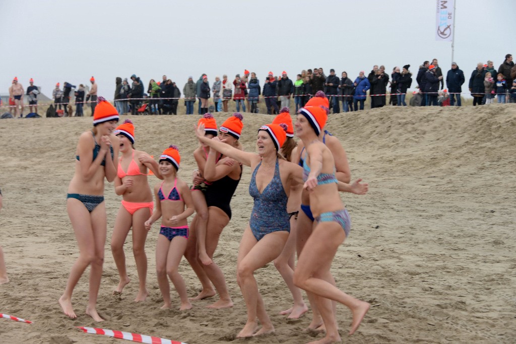 ../Images/Nieuwjaarsduik Noordwijk 2020 012.jpg